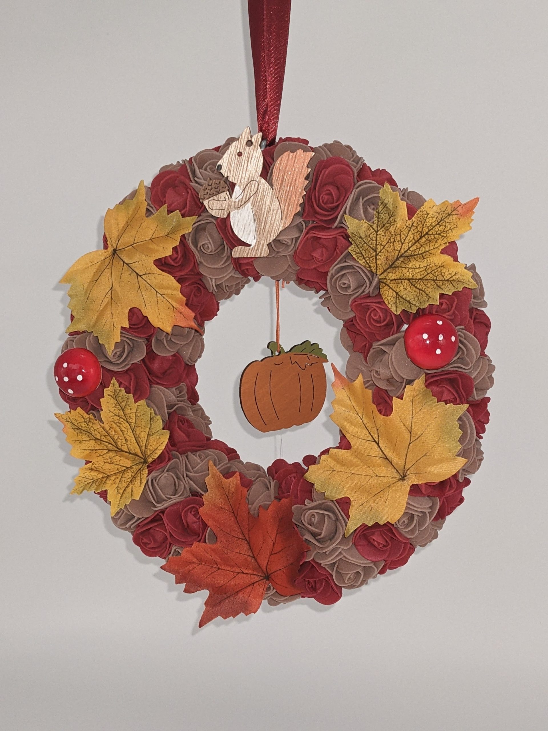 Couronne d'automne avec écureuil