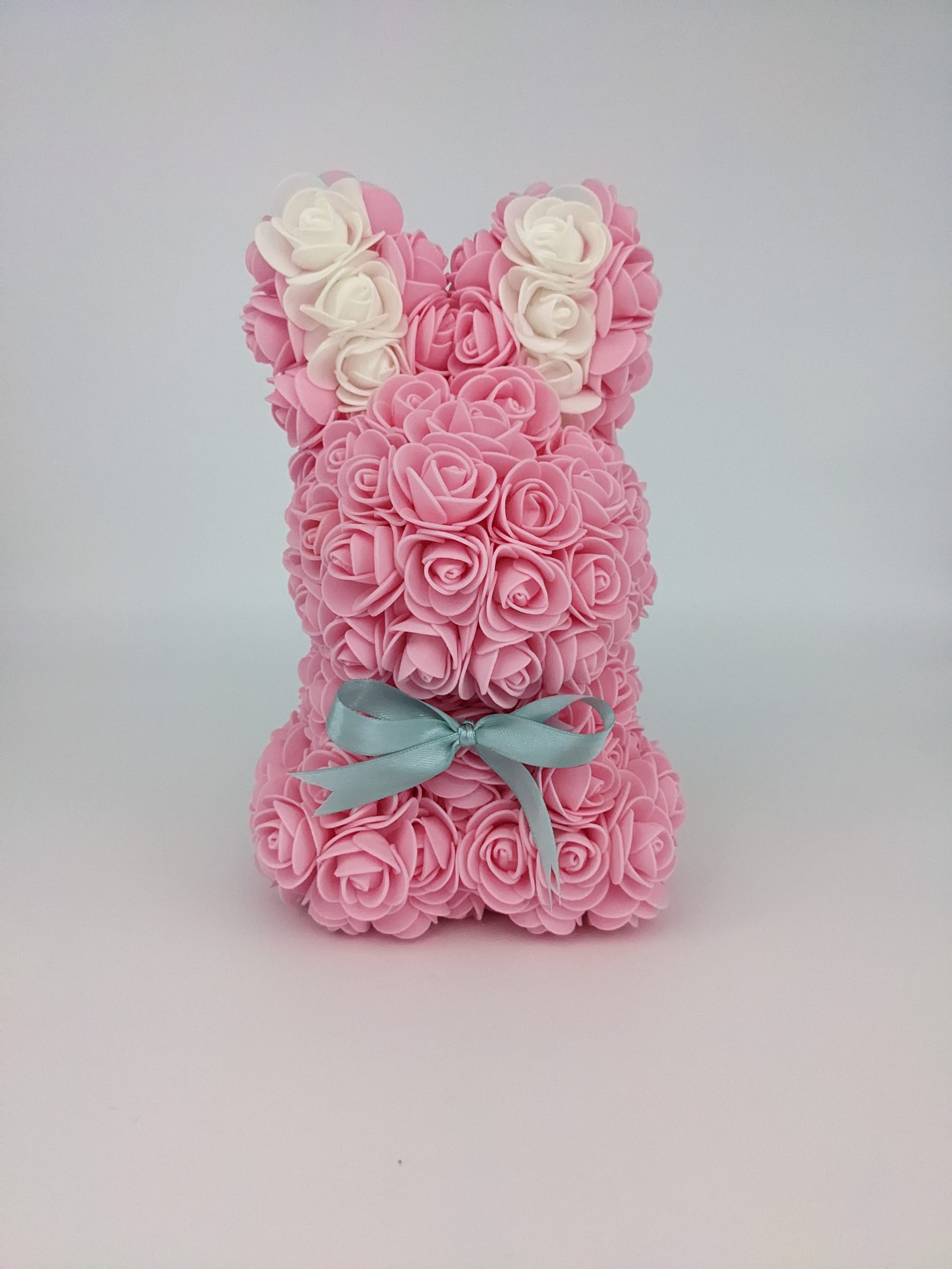 Petit Lapin rose avec son nœud centré