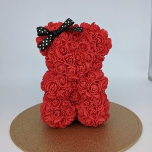 Ourson rouge avec son nœud noir à pois or