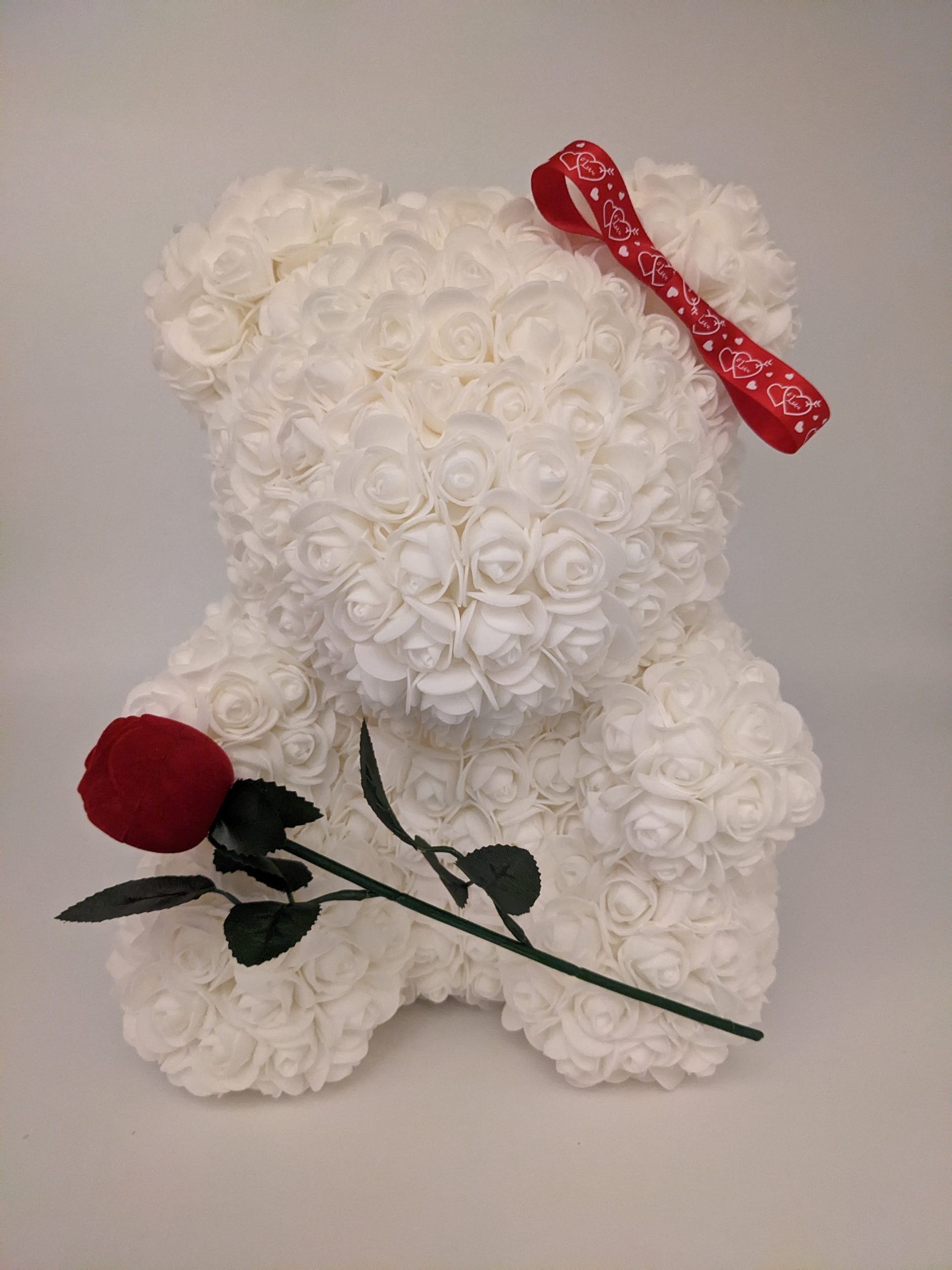 Ours blanc "St Valentin "avec son nœud rouge et son écrin à bijoux