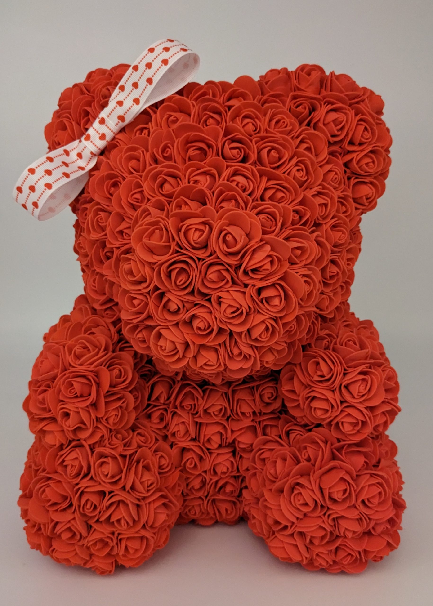 Ours rouge "St Valentin" avec son nœud blanc