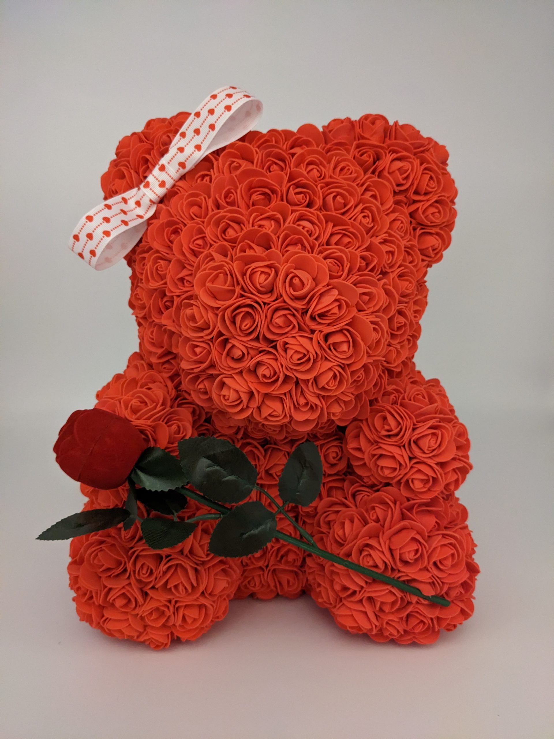 Ours rouge "St Valentin "avec son nœud blanc et son écrin à bijoux